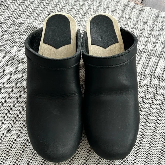 No.6 Old School Clogs - Picture 2 of 5